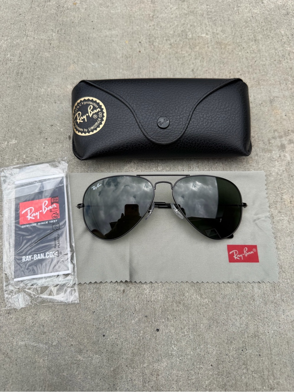 RayBan Aviator RB3025 Sunglasses G-15 Lens Black Frame